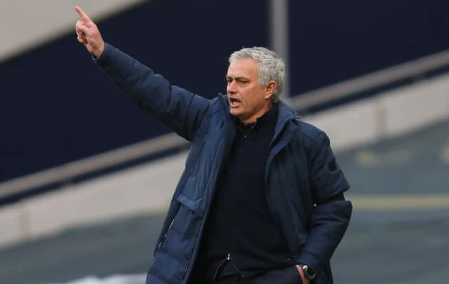 Dulux embarrassingly conjures up Tottenham after being presented as ‘official paint supplier’