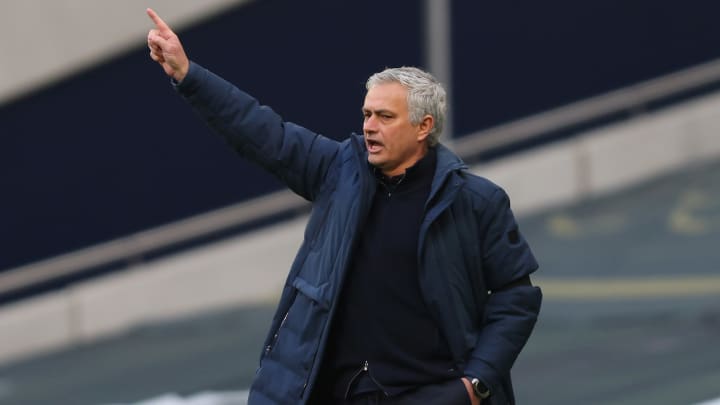 Dulux embarrassingly conjures up Tottenham after being presented as ‘official paint supplier’