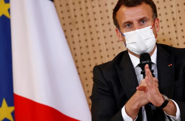 Emmanuel Macron asks for a “New Deal”