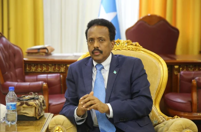 Farmaajo ayaa umuuqda inuu ku dhegan yahay qodobadii burburiyey shirarkii hore