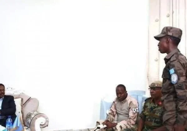 Farmajo meets the new Mogadishu police chief, a former terrorist