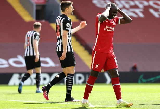 Fursadihii Ay Lumiyeen, Fashilka Difaaca, Allan Saint-Maximin Iyo Afar
