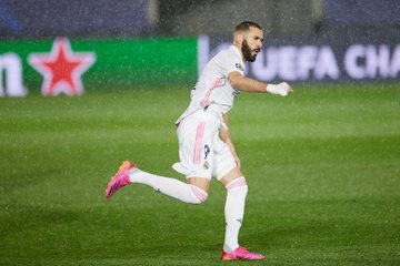 “Haddii Uu Benzema U Ciyaarayo Chelsea…..” – Rio Ferdinand Oo