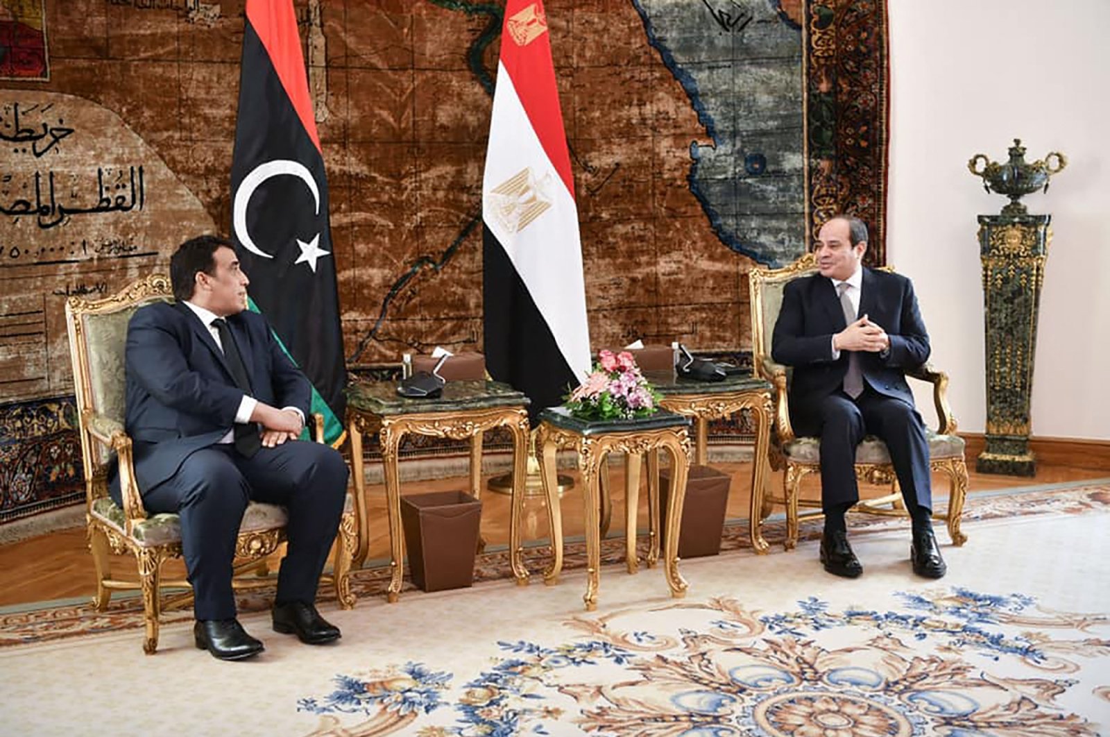 Haftar receives weapons through Egyptian planes in the middle