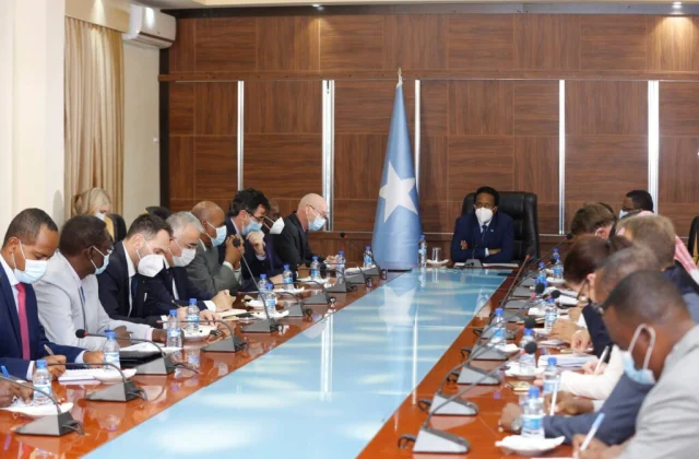 Wakiilada Beesha Caalamka iyo Hogaamiyaha Farmaajo oo Kulmay