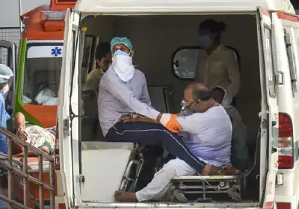 India’s COVID-19 cases are on the rise as thousands are overloaded with hospitals for access