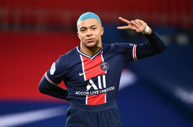 CAJIIB: Sawirka Mbappe Oo Lagu Dhajiyay Qolka Labiska Barcelona,