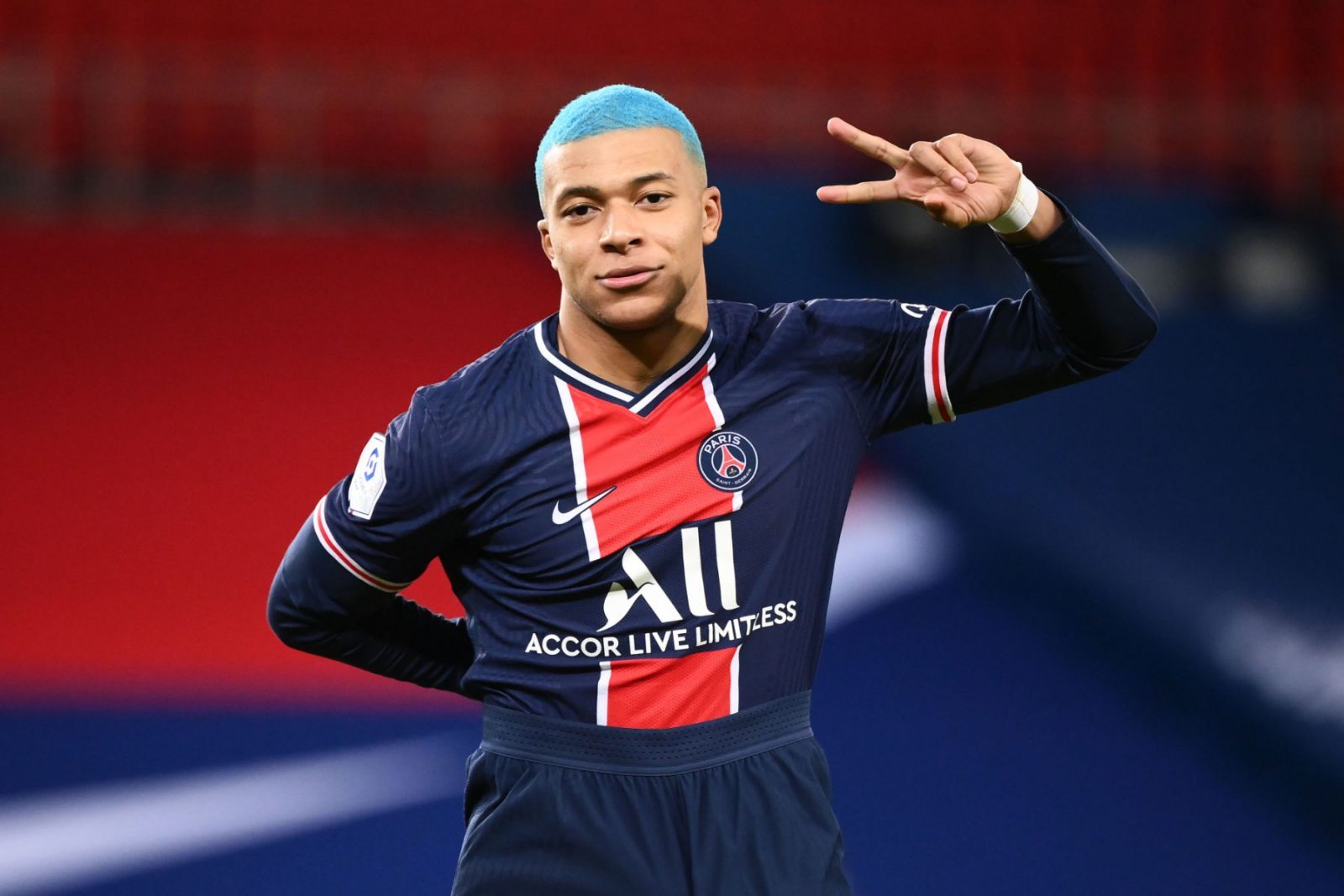 CAJIIB: Sawirka Mbappe Oo Lagu Dhajiyay Qolka Labiska Barcelona,
