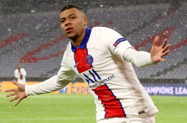 Kylian Mbappe still resists new PSG contract