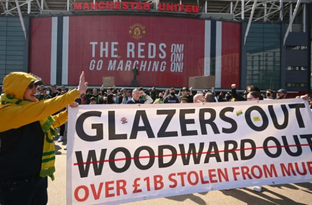 Man Utd fans stage colorful Old Trafford protests against Glazers