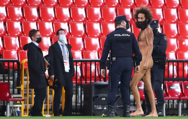 Man Utd’s streaker story is even weirder than you thought