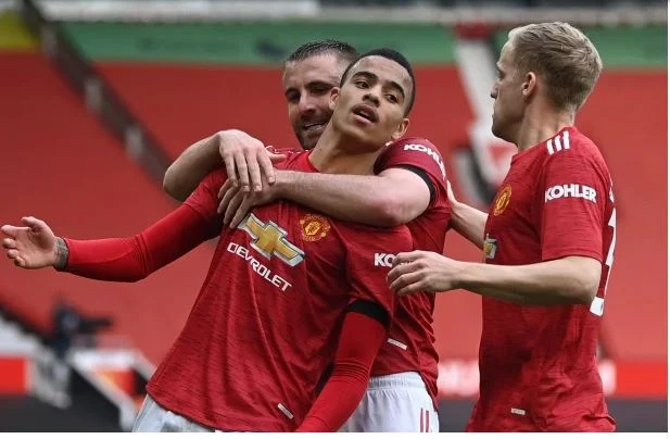 Manchester United Oo Guul Dahabi Ah Ka Gaartey Burnley, Dhibcihii City