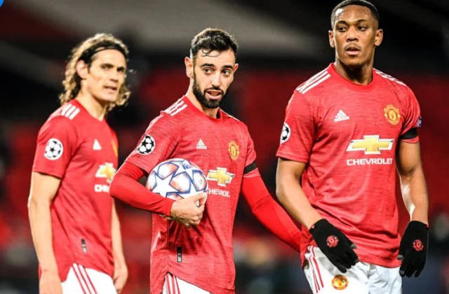 Manchester United Oo Laba xiddig Oo Muhiim Ah Waayeysa Kulamada