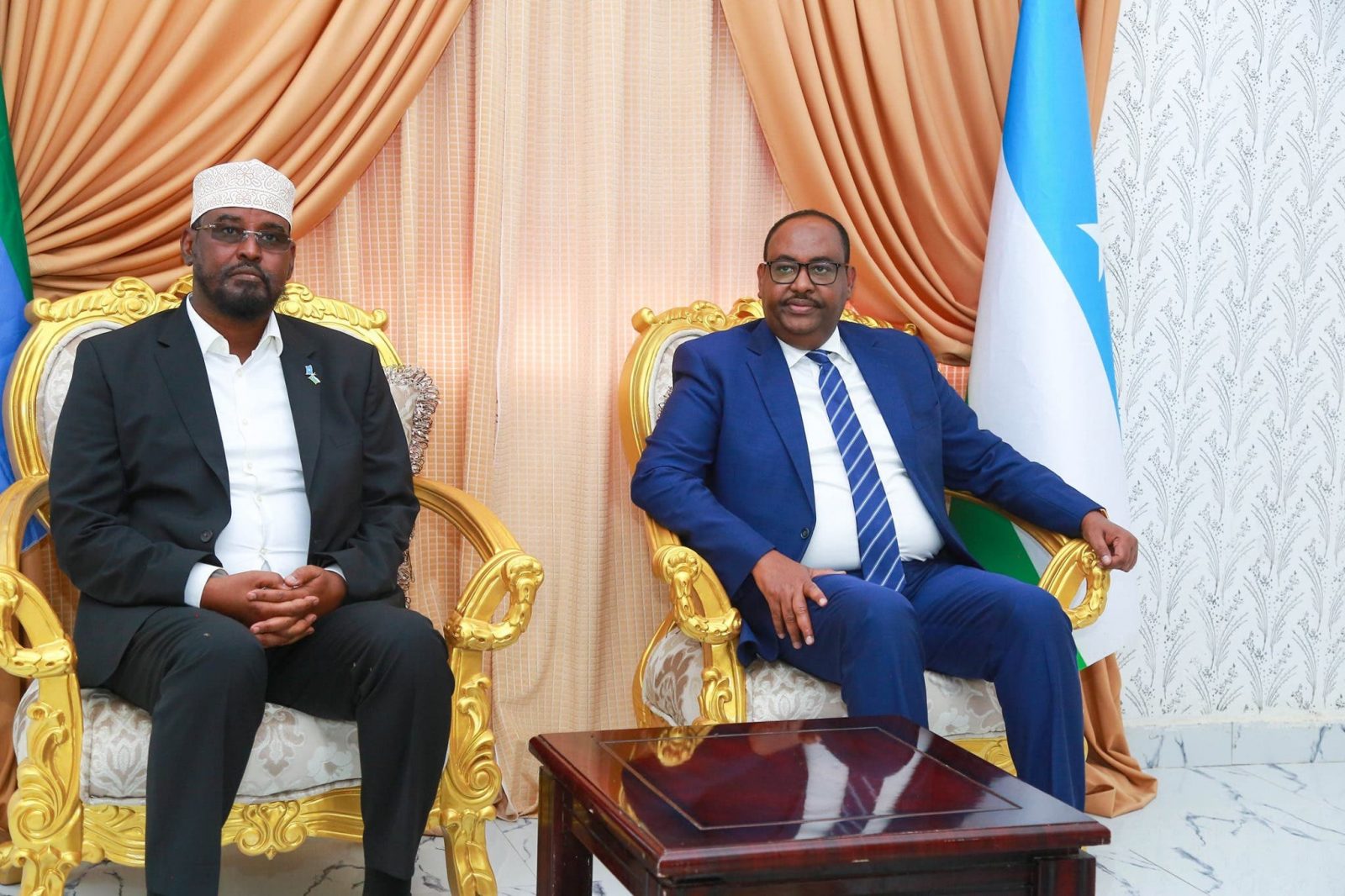 Xog: ROOBLE oo hal qodob kula heshiiyay Axmed Madobe iyo Sac…