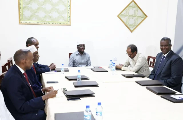 Musharaxiinta waxay la kulmayaan Beesha Caalamka iyo qorshaha AMISOM ee faragalinta dagaalka ka socda Muqdisho – Axadle
