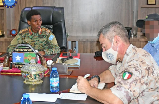 Muxuu Odowaa kala hadlay taliyaha Midowga Yurub ee Soomaaliya?