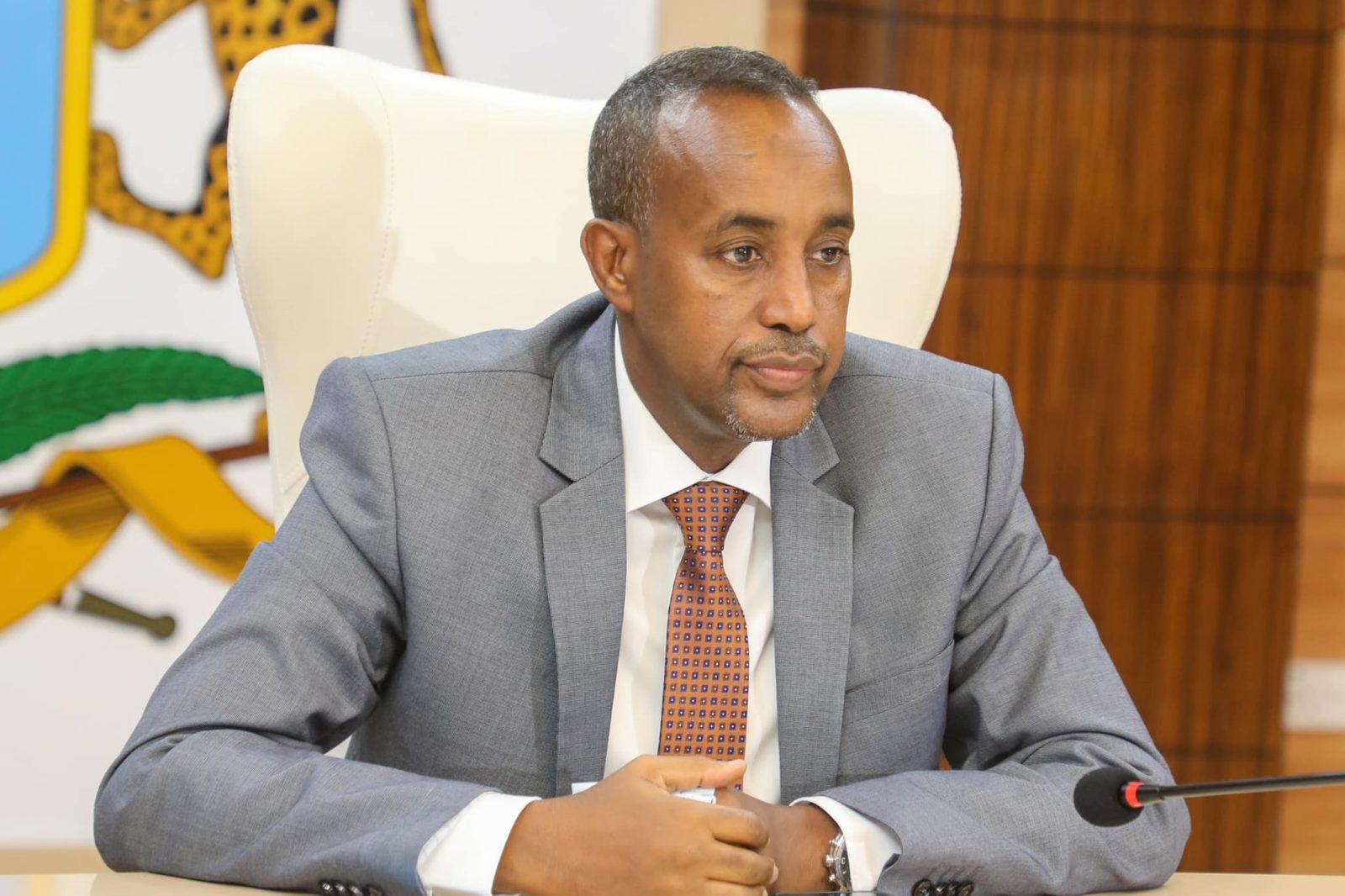 Muxuu Rooble u doonayaa inuu xilalka uga qaado wasiiro u dhow Farmaajo?  – Axadle