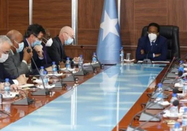 Somali president in closed door meeting with international diplomats