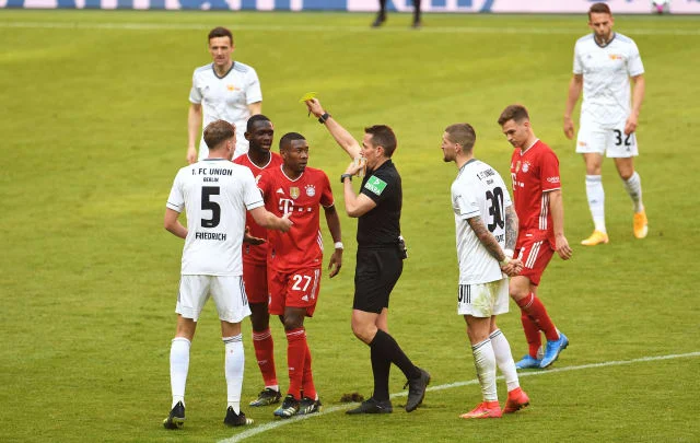 Player ratings such as Die Roten and Die Eisernen share prey in the drill party