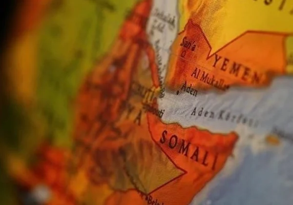 Road blast in Somalia kills top military commander