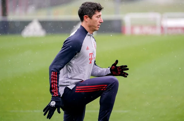 Robert Lewandowski Oo Kusoo Noqday Tababarka Bayern Munich & Haddii Uu