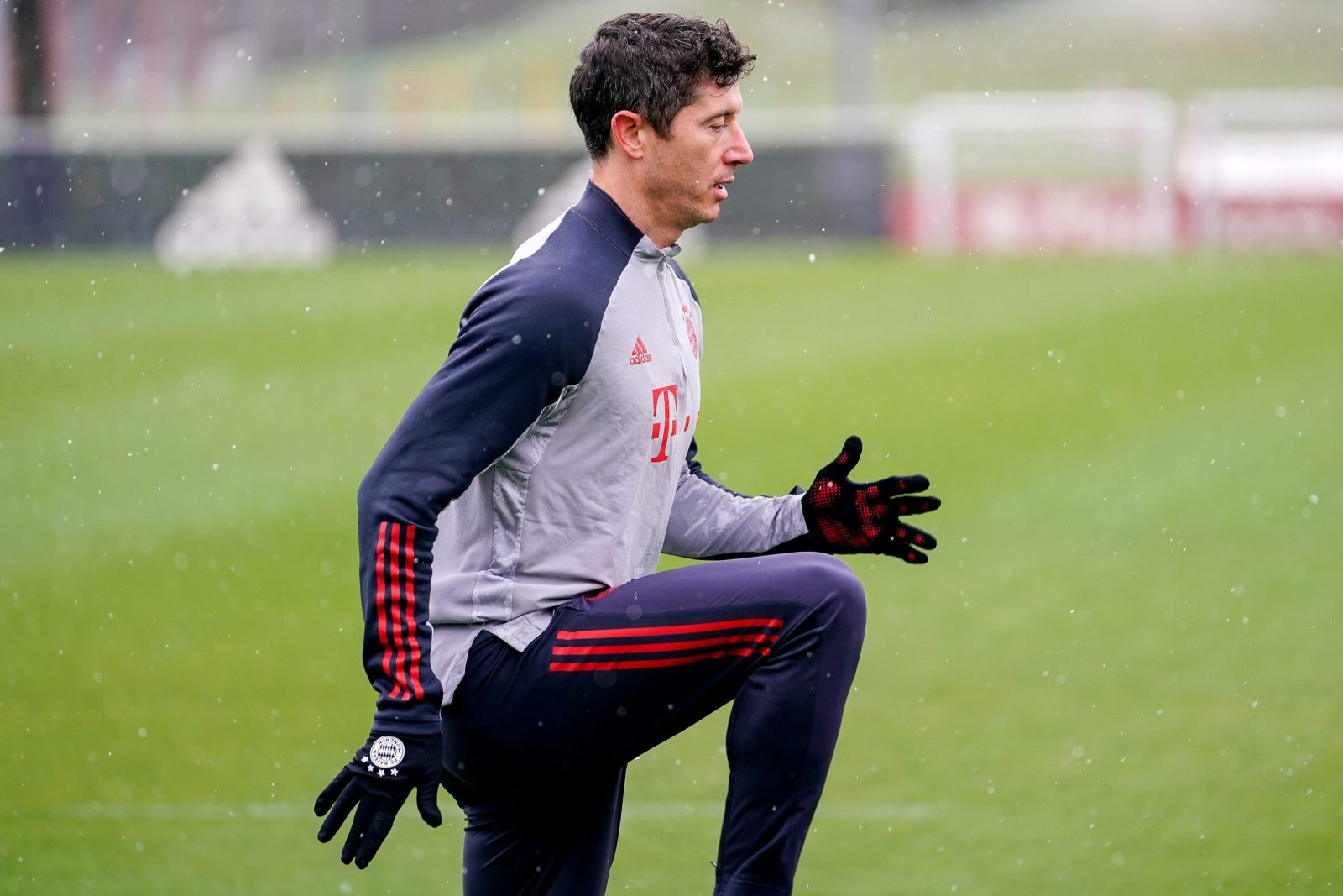 Robert Lewandowski Oo Kusoo Noqday Tababarka Bayern Munich & Haddii Uu