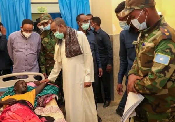 Roble visits wounded squaddies on the armed forces clinic after Al-Shabaab