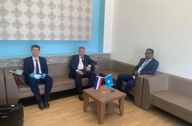 Wasiiru Dowle Balal Cusmaan oo la kulmay Safiirka Ruushka ee Soomaaliya
