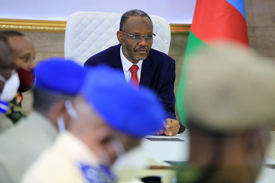 Sawirro: Lafta Gareen oo la kulmay saraakiisha AMISOM iyo Ingiriiska – Axadle