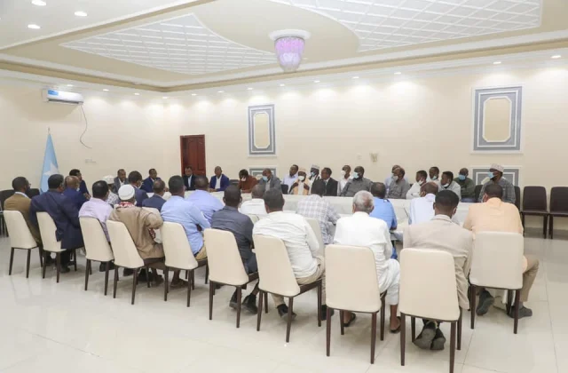 Sawirro: Rooble, Qoor iyo Guudlaawe oo la kulmay ganacsatada Muqdisho