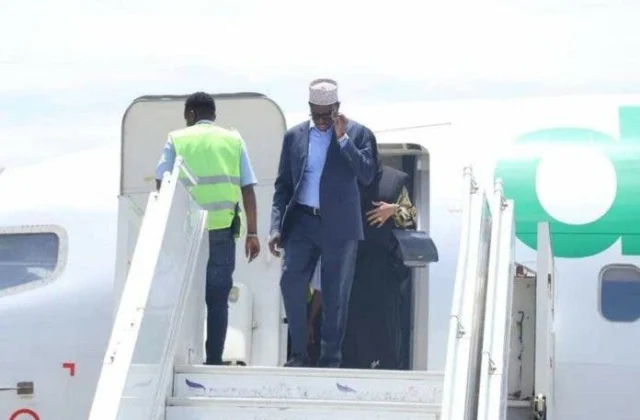 Sheekh Shariif oo maalmo kadib gurigiisa kusoo laabtay kana Hadlay