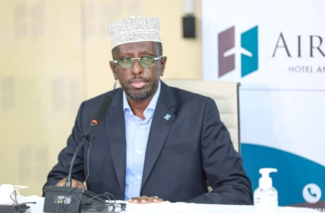 Sheekh Shariif oo soo saaray ogeysiis cusub kadib go’aankii Midowga Afrika – Axadle