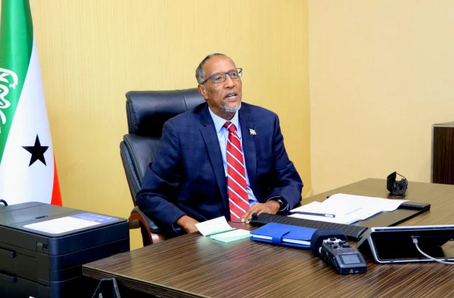 Somaliland ayaa hadal la yaab leh ka sameysay muddo kordhinta Farmaajo