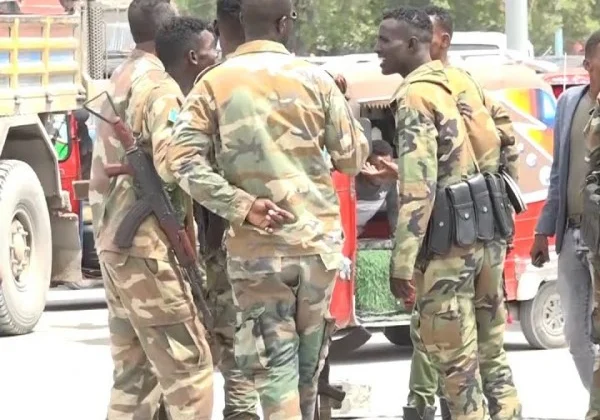 Special forces on the streets of Mogadishu as fears of conflict rise