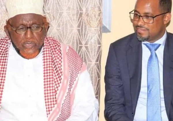 Ultimate govt legitimate pictured with Al-Shabaab prisoner
