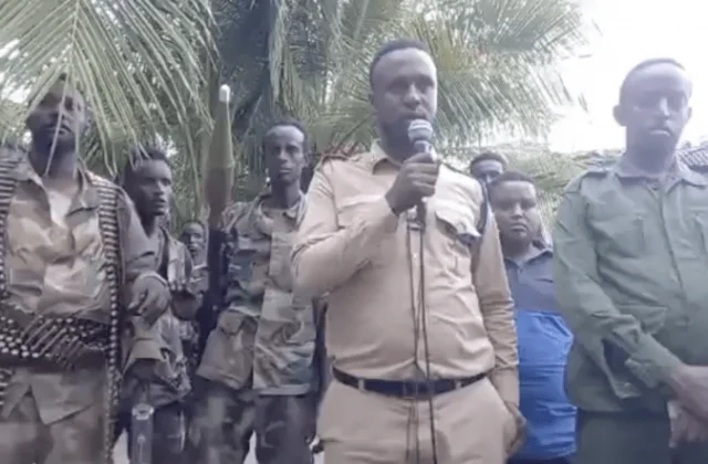 Taliyihii booliska Shibi ee laga wareejiyay DF, wuxuu ku biirayaa xoogaga ka soo horjeeda kordhinta (Caasimada) – Axadle
