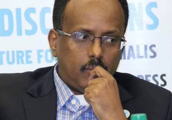 To try to force his way, Farmaajo injures people in his wake