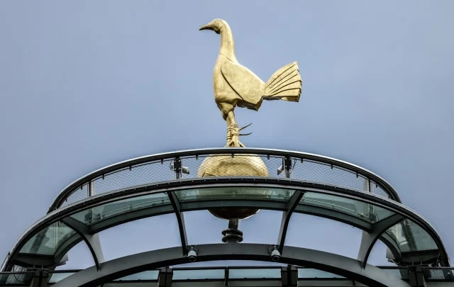 Tottenham agree to “shine over” Dulux trolling