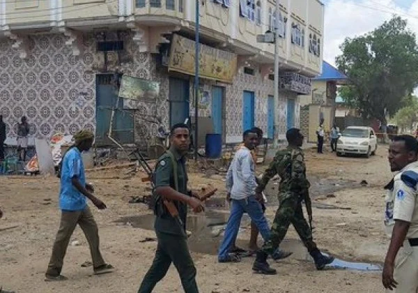 Two explosions in Somalia kill 5 because the nation faces an election disaster