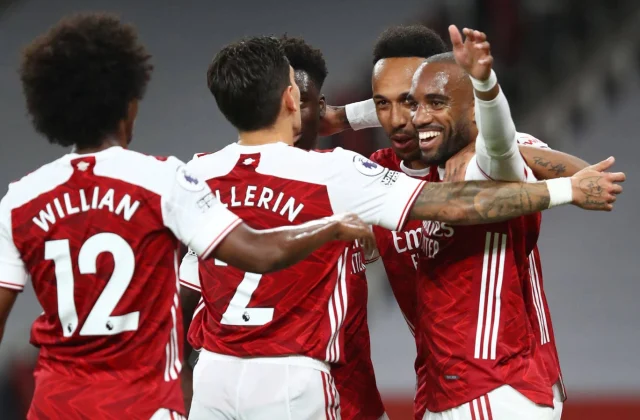 Waa Kuma Xiddiga Arsenal Ee Ay 15-ka Kooxood Saxeexiisa Doonayaan &