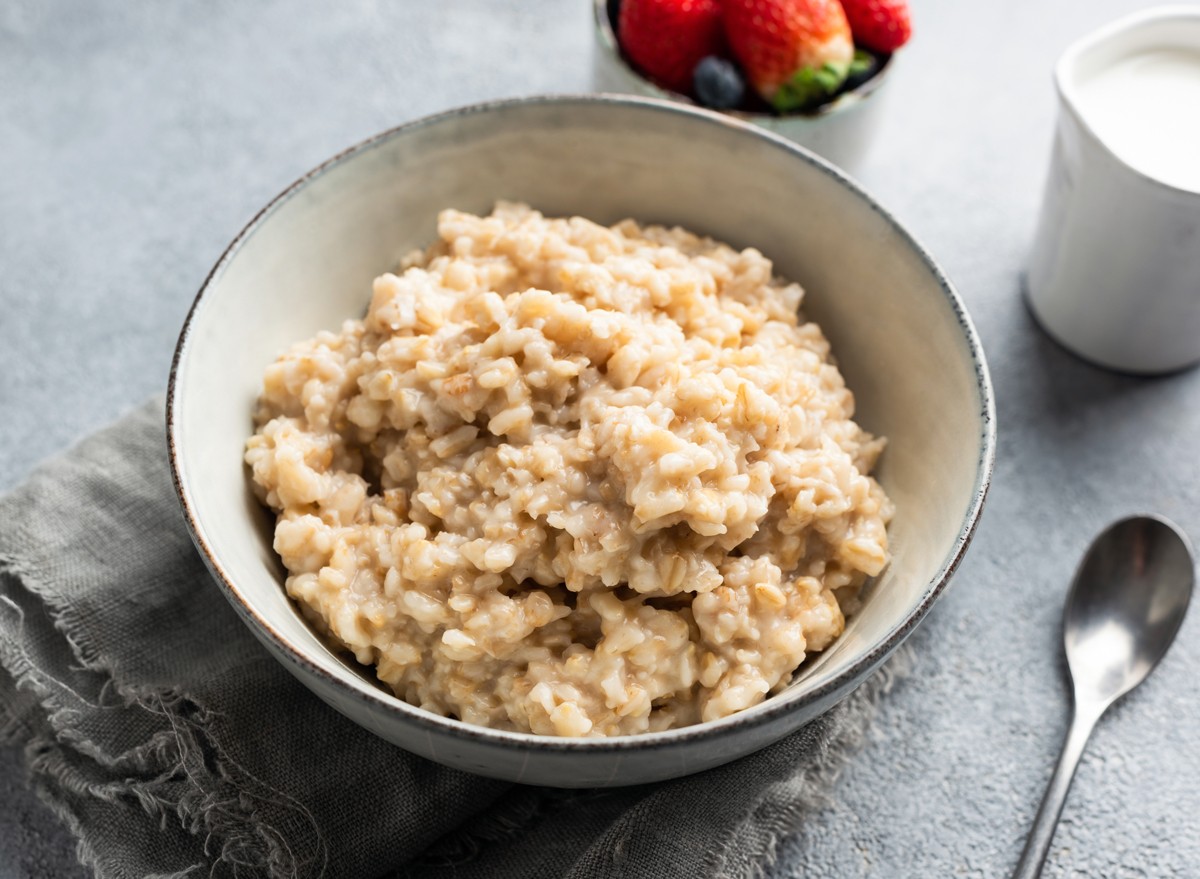 When It Involves Oatmeal, This Is the Healthiest Variety to Purchase