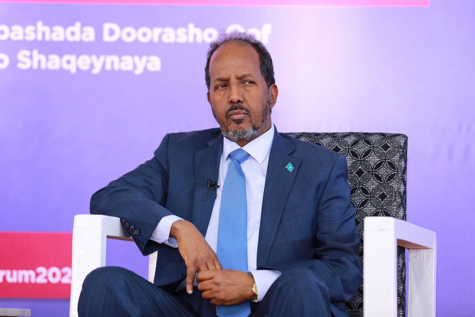Xasan Sheekh oo sheegay inay soo weerareen xoogag uu hogaaminayo Farmaajo – Axadle