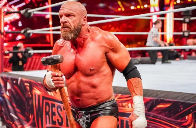 Xiddiga Musaaricada WWE Triple H Oo Koox Lama Filaan Ah U Saadaaliyay