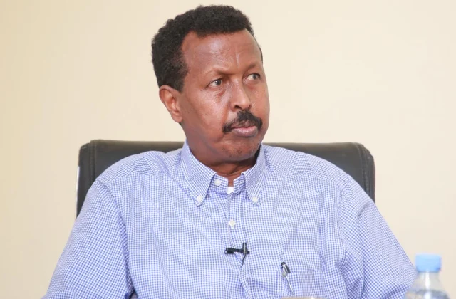 Yusuf Garaad ayaa warbixin cajiib ah ka qoray xaalada dalka – Axadle