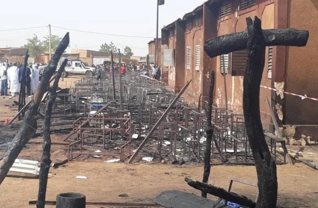 a deadly fire ravages a school in Niamey