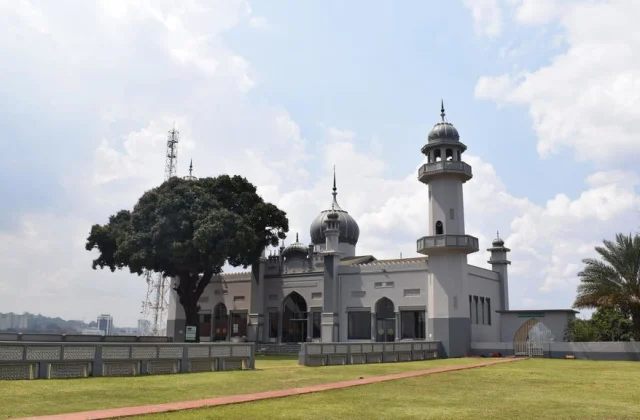the imams organize themselves for a ramadan without great