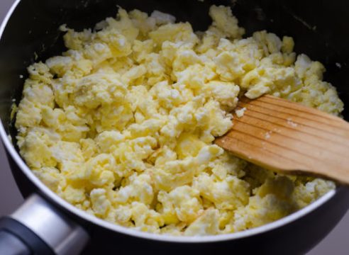 fluffy scrambled eggs