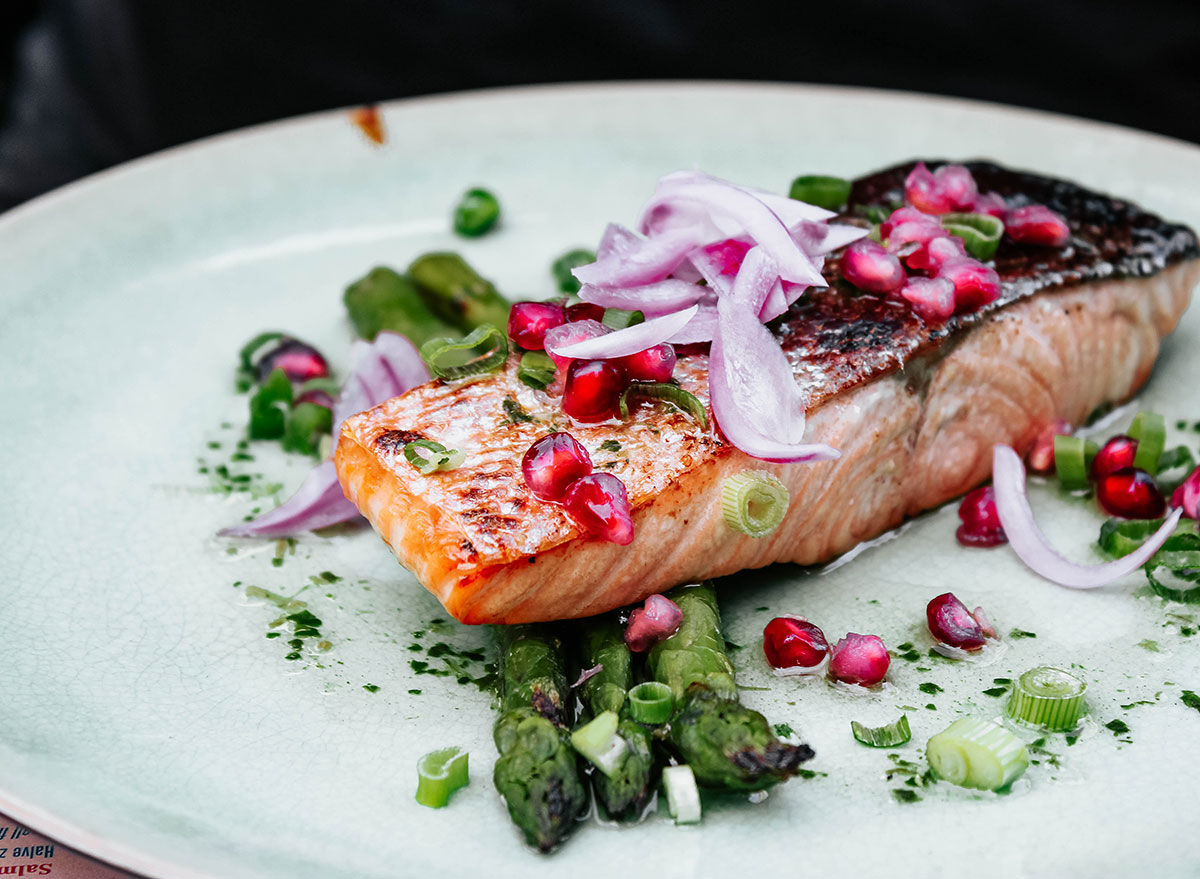 6 Methods Consuming Fish Can Assist You Lose Weight, Say Dietitians