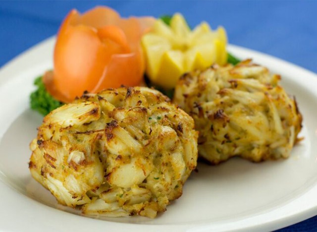 crab cakes on plate