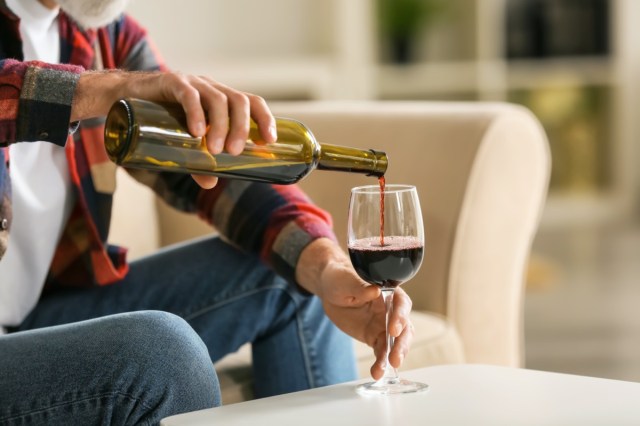 to pour a glass of wine